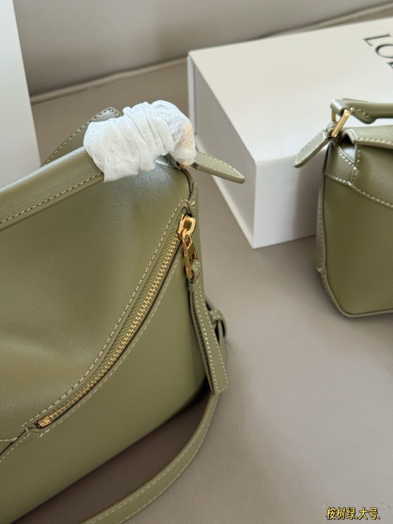 f02d898e4c.jpg 235 260 box
Size: 18 * 10cm (mini)
24 * 15cm (large size)
Loewe Geometry Package Puzzle
Truly cannot be missed,
?? Cowhide quality!
Completely hold on!
Advanced high is about to overflow!
Did you adjust the color of this eucalyptus green puzzle t...
