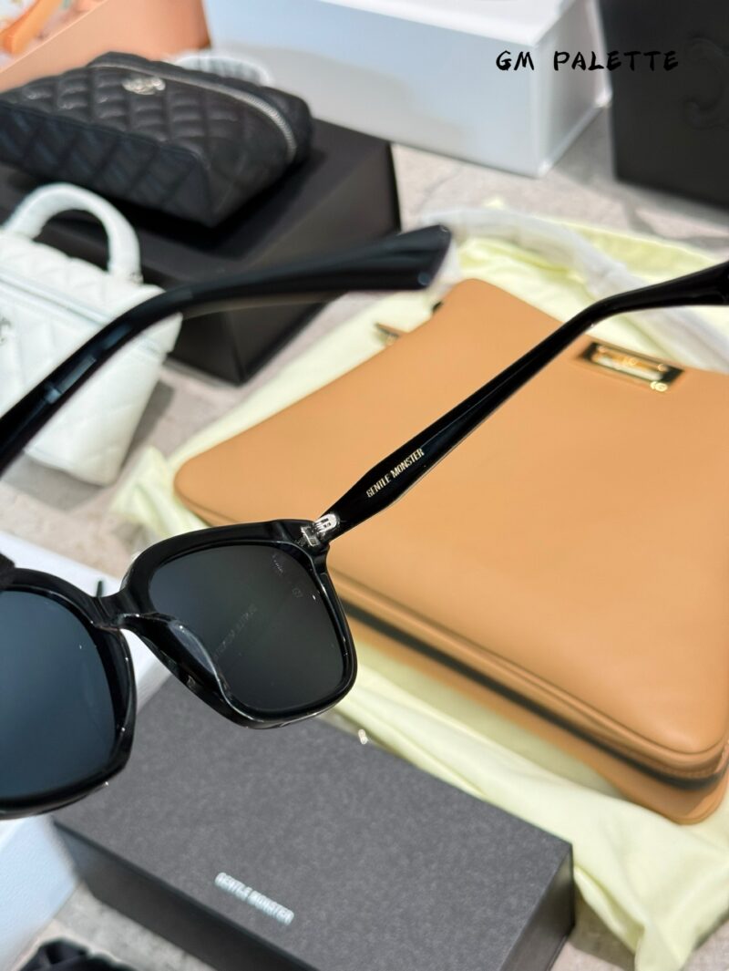 f031d6c6b9.jpg Actual delivery photo p185
Jay Chou's Same Style Gm Palette
Every pair of glasses is a combination of fashion and art. They are not just tools for shade and eye protection, but also fashionable items that showcase individuality. Whether it's the retr...