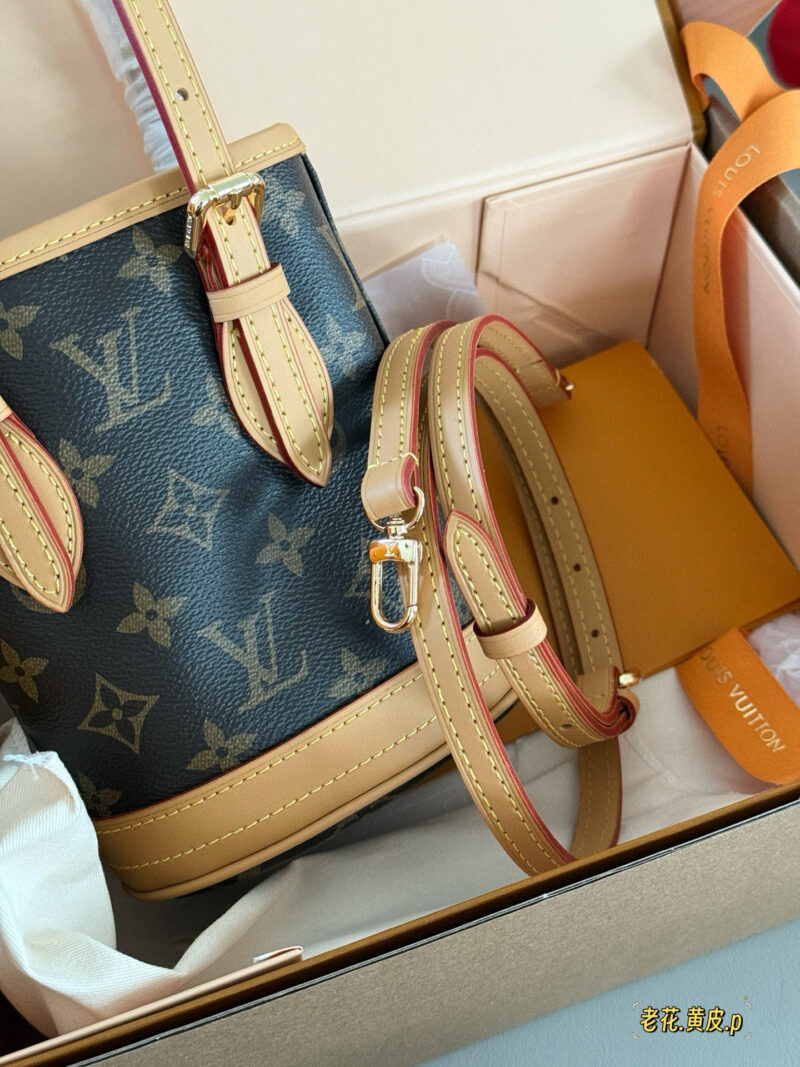 215 boxes
size：13*17cm
Customized products are available ??
L family used water bucket bag (bag in bag)
The classic yellow skin of the old flower bucket
Impressive ??
Search for Lv bucket bag