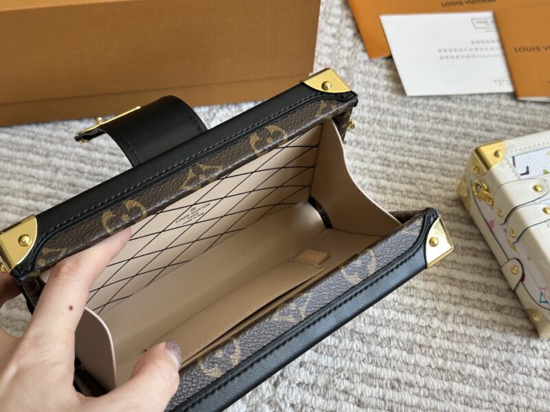 260 boxes
size：19*12cm
L Home TRUNK Box Bag
Trunk Box Grass Planting
A and S!
Details are super fine