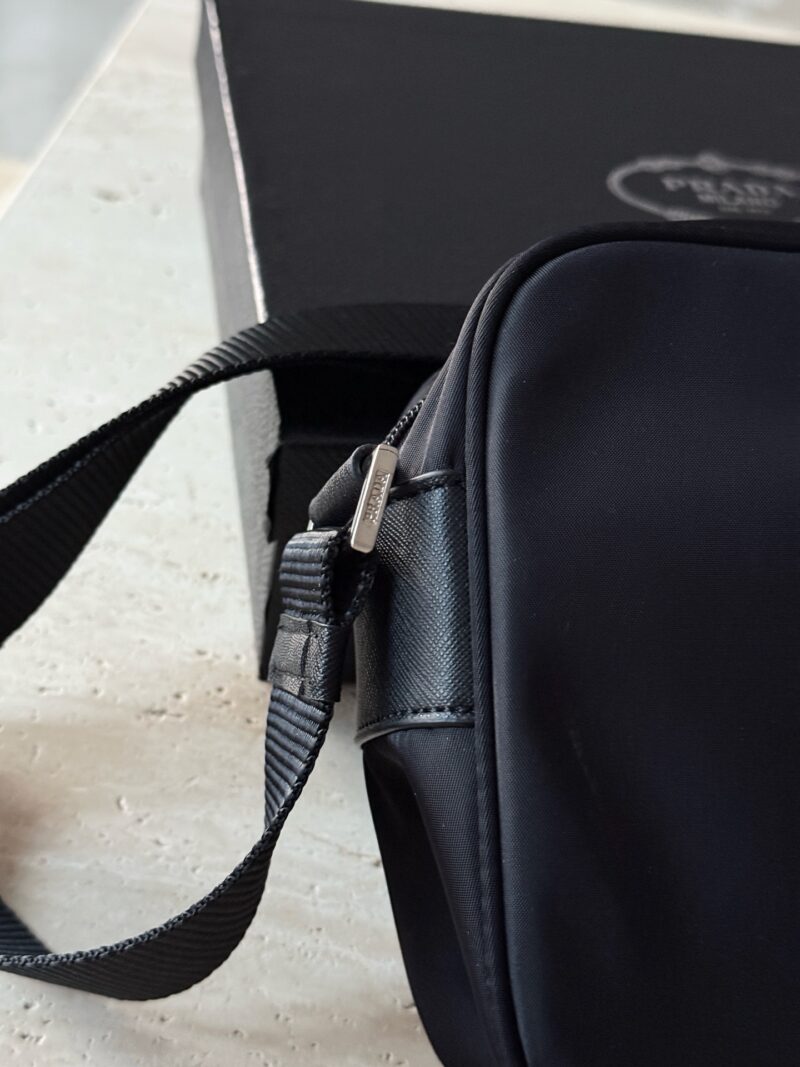 f09fd4f15e.jpg 195 box upgrade version
size:24*15cm
Prad Men's Postman Bag -
Just the right size
Commuting is very useful!
Unparalleled premium
Search Prada men's bag