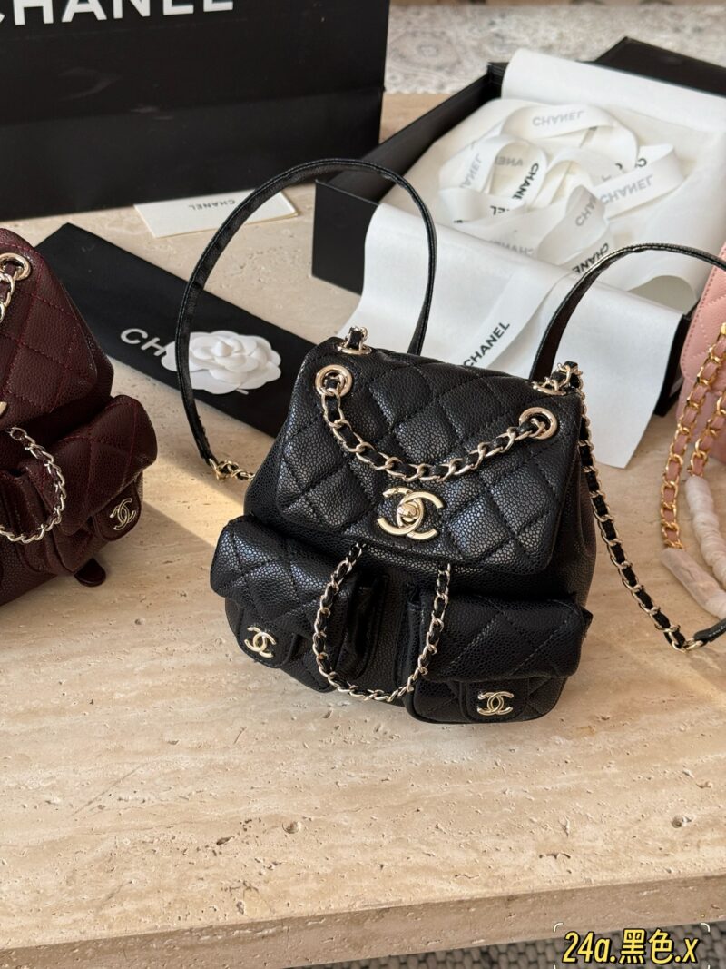 f0a227769d.jpg 290 boxes
size:18*19cm
Xiaoxiang Home Duma 24V Backpack
Take the princess home with a heartbeat
Cute love
The cutest backpack of the season
? Single shoulder ? Double shoulder ? Handheld