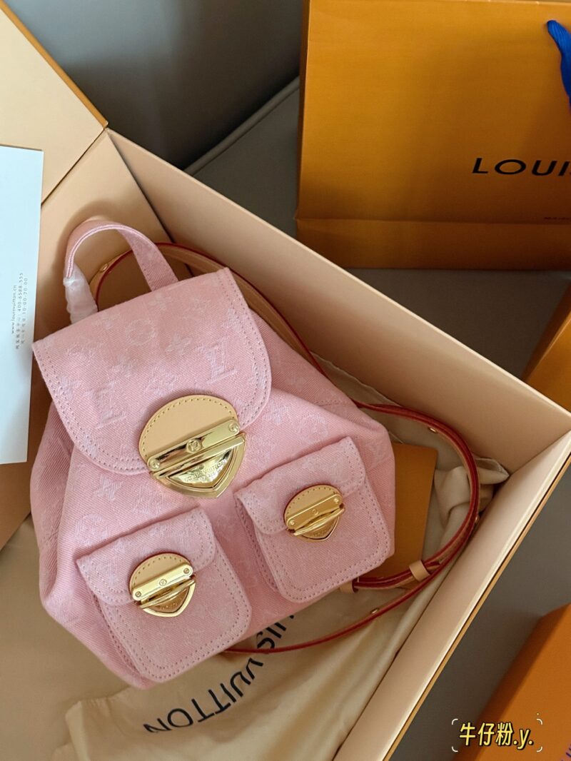 325 box
size：20*20cm
24 Spring L Home Denim Denim New Collection
Venice Pink Cowboy is going crazy
What a cute one
Vintage tannin backpack
Very suitable for summer y2k style, looking forward to living in summer!