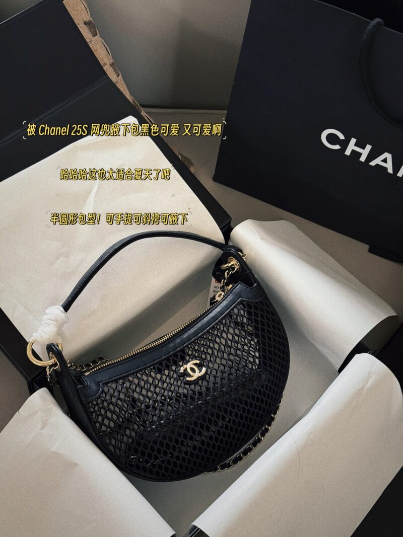 f12ef3061c.jpg 215235 (brooch) box
Size: Upper width 24 * 15cm
Xiaoxiangjia 25S fishing net bag
You can DIY it perfectly with the brooch! (( ?? The style of the brooch is fixed
It's too fragrant to love
There is also a small card bag inside, which can hold ...