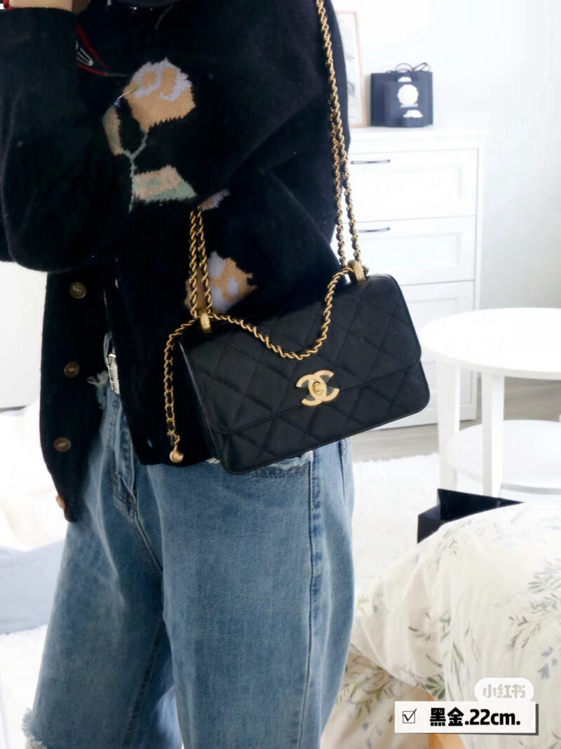 f158926d6c.jpg ? Design of Double Bead Chain
Can I freely adjust the length, crossbody/hand-held/portable
