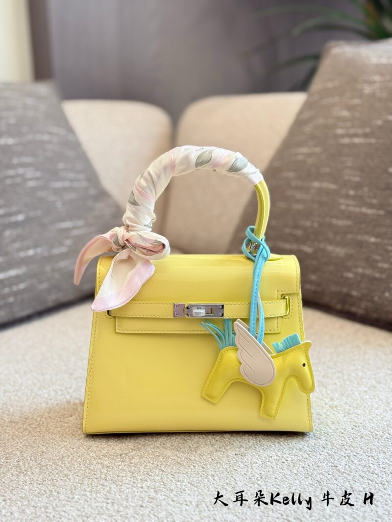 Exclusive Hermes Big Ears P375
Sichuan Super Popular Baby! Mini Kelly's' grandmother ', big ears that have been discontinued for more than 20 years! It's hard to find a package on the market. It's lucky to be able to recycle my wife. This time, we br...
