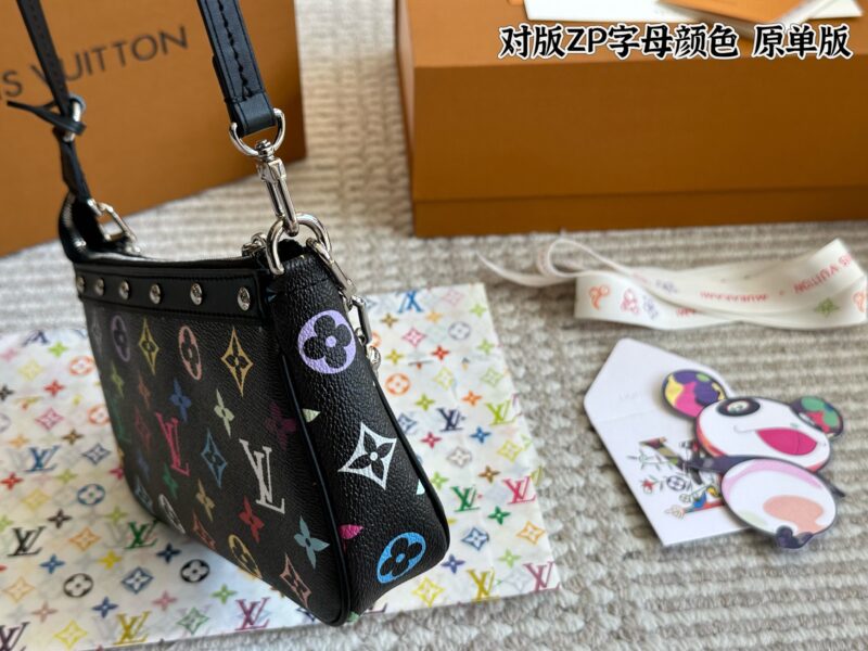 f17658b12c.jpg 260 box original single version
size:22*12cm
L Home Mahjong Bun! Replica
?? Short shoulder straps! chain ??
Everything is available!!
Summer mahjong bag is more suitable, really fragrant armpit bag