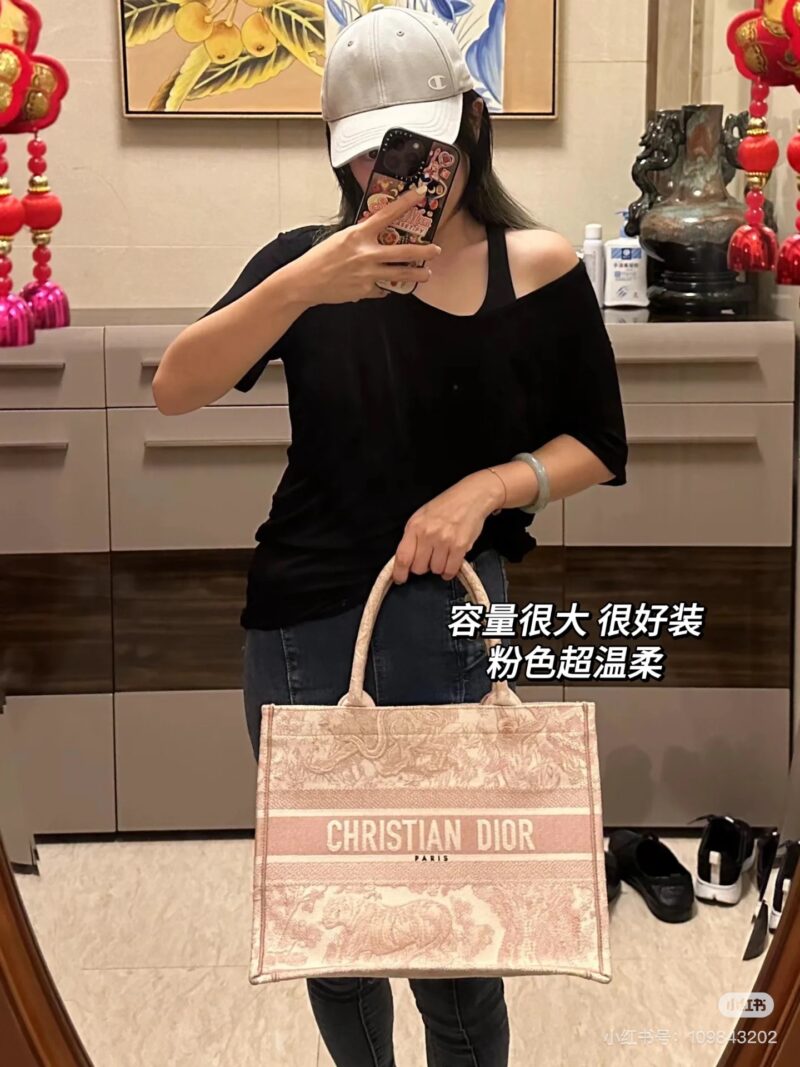f1dd090202.jpg Dior Butterfly Tote