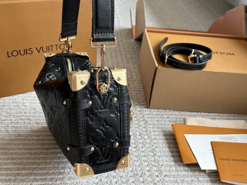 f2216c98d1.jpg 260 replica version
size:23*16cm
Super time and space explosive product
Lv 25 Rocket new bag trunk
Gu Ailing's fashion show small soft box has finally arrived!!!
Super Western style upupupup
Search Lv Soft Box (Box)
Complete packaging