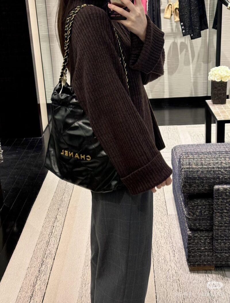 f29b19dcfe.jpg Chanel garbage bag is one of the must-have items for Grandma Xiang