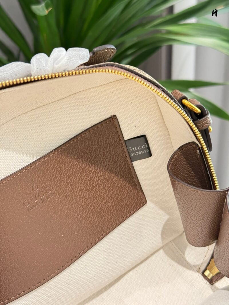 f2a2221041.jpg P240 Ophidia series woven strap small crossbody handbag;
The Ophidia series remains a beloved brand. Every season, new styles are launched to create multifunctional travel accessories suitable for various destinations. The double G and striped ribbon...