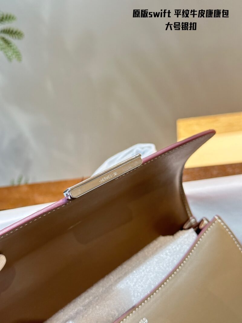 f2bba683e0.jpg Original leather P310 counter packaging
The original Hermes Concon Swift bag is made of calf leather (soft cowhide)
The characteristics of the leather material are not small cowhide (soft cowhide), very soft, with delicate and smooth patterns, very g...