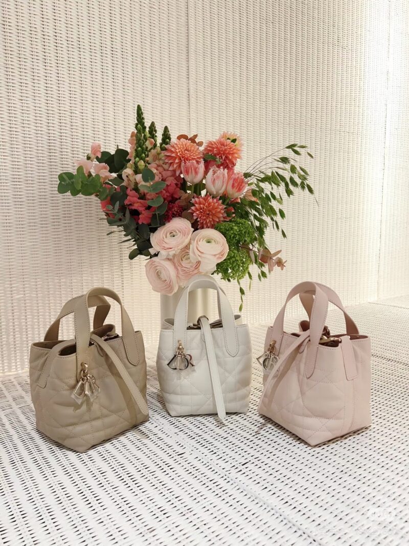 f2bd95dec9.jpg Dior indigenous bag combines beauty and cuteness