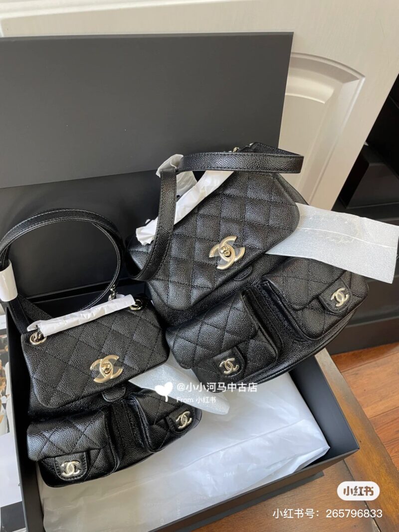 f2ee353660.jpg 23p Black Gold Little Frog
Cute love
The cutest backpack of the season
One shoulder can be carried by both shoulders