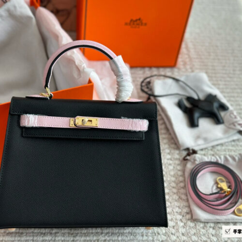 Color blocking ￥ 275
Leather Palm Pattern Gift Silk Scarf Pony Pendant Hermes Kelly Hermes Palm Pattern Calfskin, Material Imported, Size: 28cm. If you like this style, you must take it off. Original mold customization for shipment, hardware with lo...