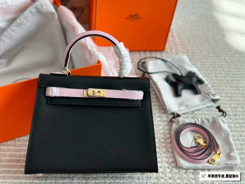 Color blocking ￥ 275
Leather Palm Pattern Gift Silk Scarf Pony Pendant Hermes Kelly Hermes Palm Pattern Calfskin, Material Imported, Size: 28cm. If you like this style, you must take it off. Original mold customization for shipment, hardware with lo...