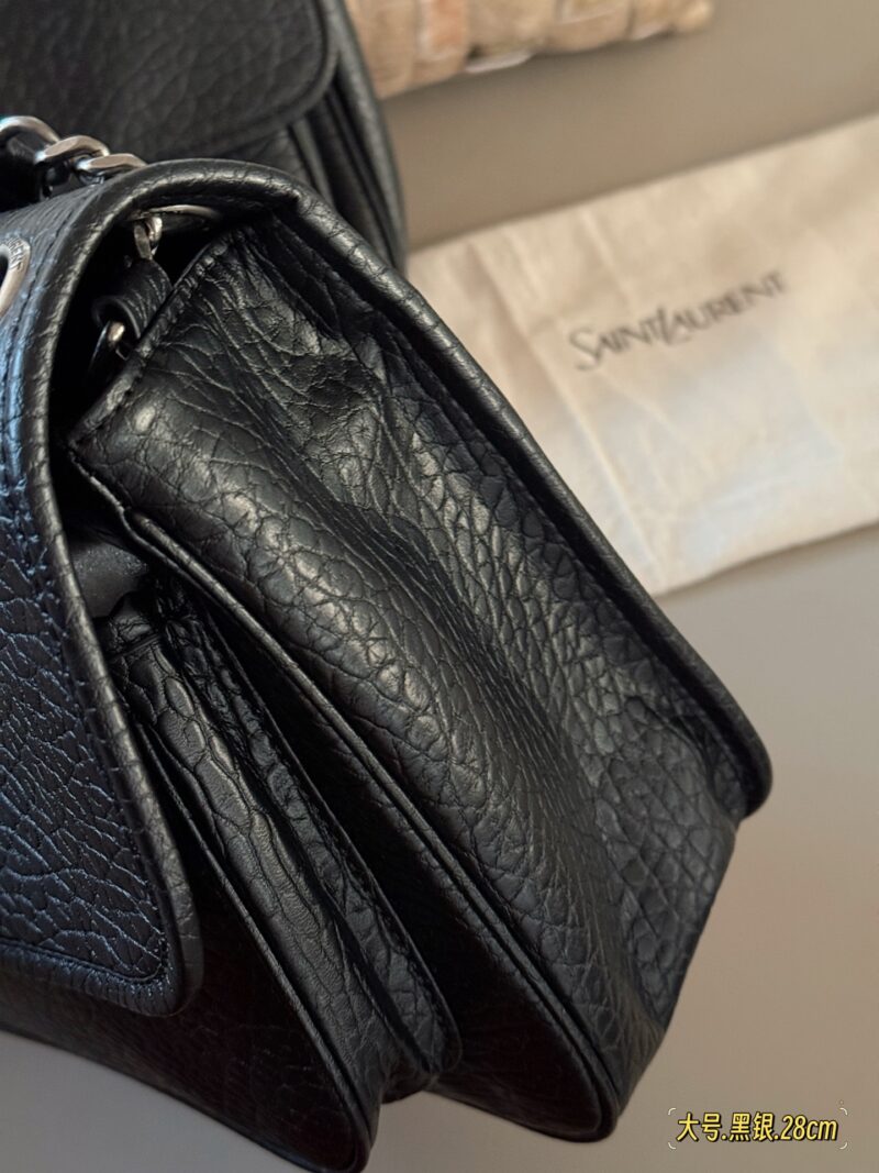 f34545c179.jpg 230 240 without box
Size: 22 * 18cm (small)
28 * 22cm (large)
The long-awaited
The magic stick Nikki has finally reached a new size
High order version Nikki
YSL Nikki leather material has a soft and sticky texture ??
Highly recommend Niki from ou...