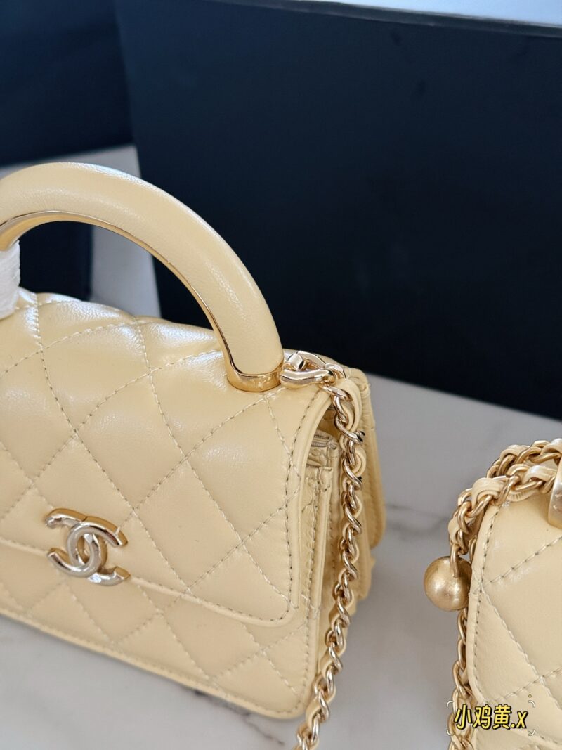 f3e24b92d0.jpg 205 box chicken yellow
size:11*9cm
Xiaoxiangjia 25P Organ Pack
I discovered this hidden organ bag
The capacity can be slung over the armpit and carried by hand
Cute and lovely chicken yellow/very suitable for summer color matching~