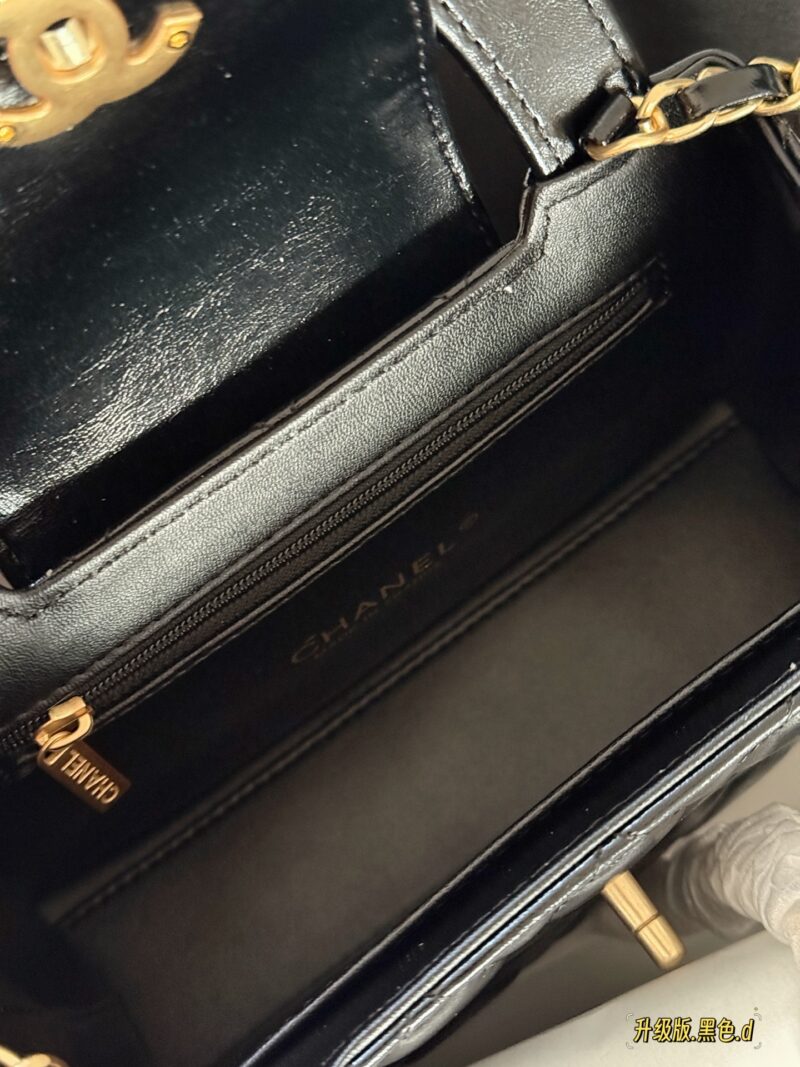 f3fe41fd8c.jpg 195 box
size:20*12cm
Xiaoxiang's 23k Kelly
The most beautiful 23k, the oil wax skin looks so good! I have the impulse to immediately drop the sa!
520 carry this Chanel!
Cowhide quality
