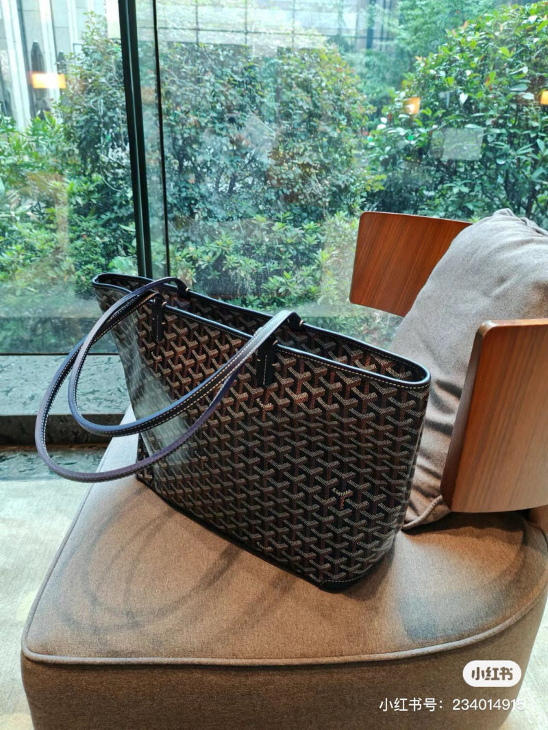 f40f2637fc.jpg Goya Zipper Tote ??