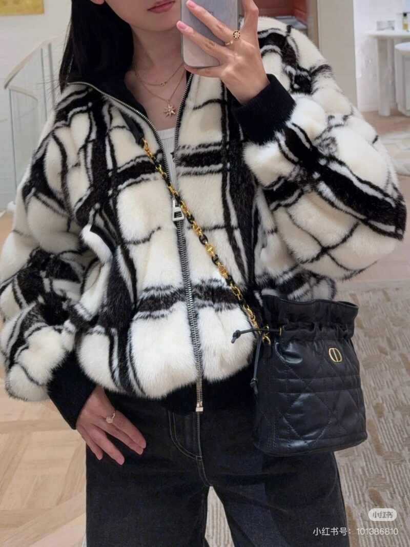 f42ad6ec0a.jpg Dior sheepskin small lucky bag
