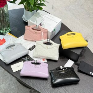 Chanel 31bag mini p199
I don't believe this stunning 31 bag nano can't take you down~I fell in love with it in just one second!!!
White is both girlish and elegant
The luster emanating from the oil and wax lambskin is absolutely stunning+
Nano size i...