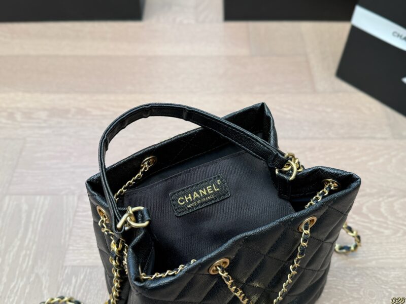 f45a23b287.jpg Counter gift box packaging
Chanel Chanel
Drawstring bucket bag, comfortable and classic
Show fashion while being more charming
Durable yet modern fashion
The daily preferred choice for elegant women
Size 20 16