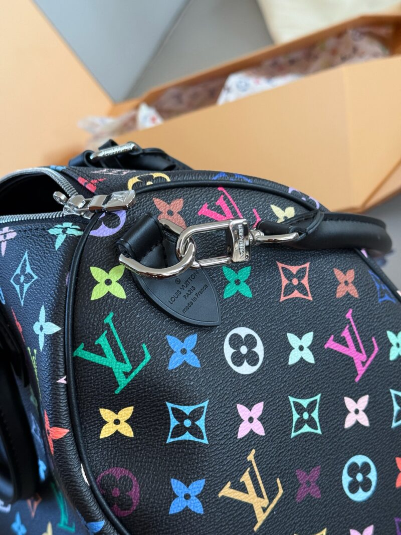 f45b70a0ab.jpg 310 box black tri color
size:30*21cm
Come and take a look at L's Speedy30 pillow bag
Size 30cm is suitable for daily use and travel!
I really like this size
Very useful! Too cool!