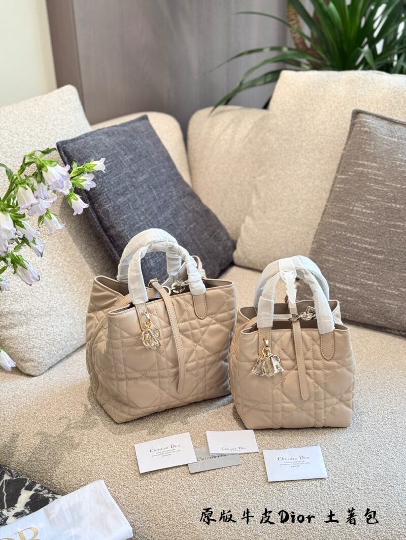 Dior indigenous bag p330p340
No joke, this will be the next hit!
I'm not joking! Zhi Xiu doesn't even joke with you
The hottest Toujours indigenous bag has actually grown taller and even has an extra shoulder strap. Its appearance has skyrocketed, it...