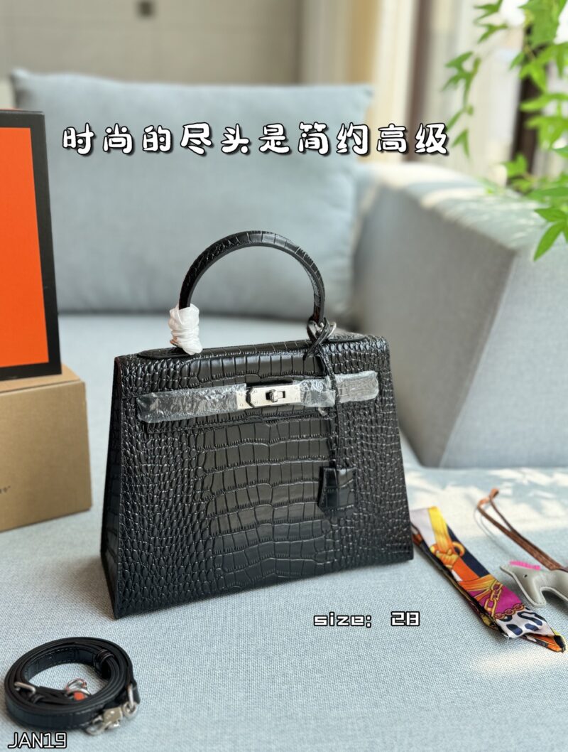 Color card ??
Hermes Kelly Second Generation Crocodile Leather Kelly Bag Handbag Silver Buckle