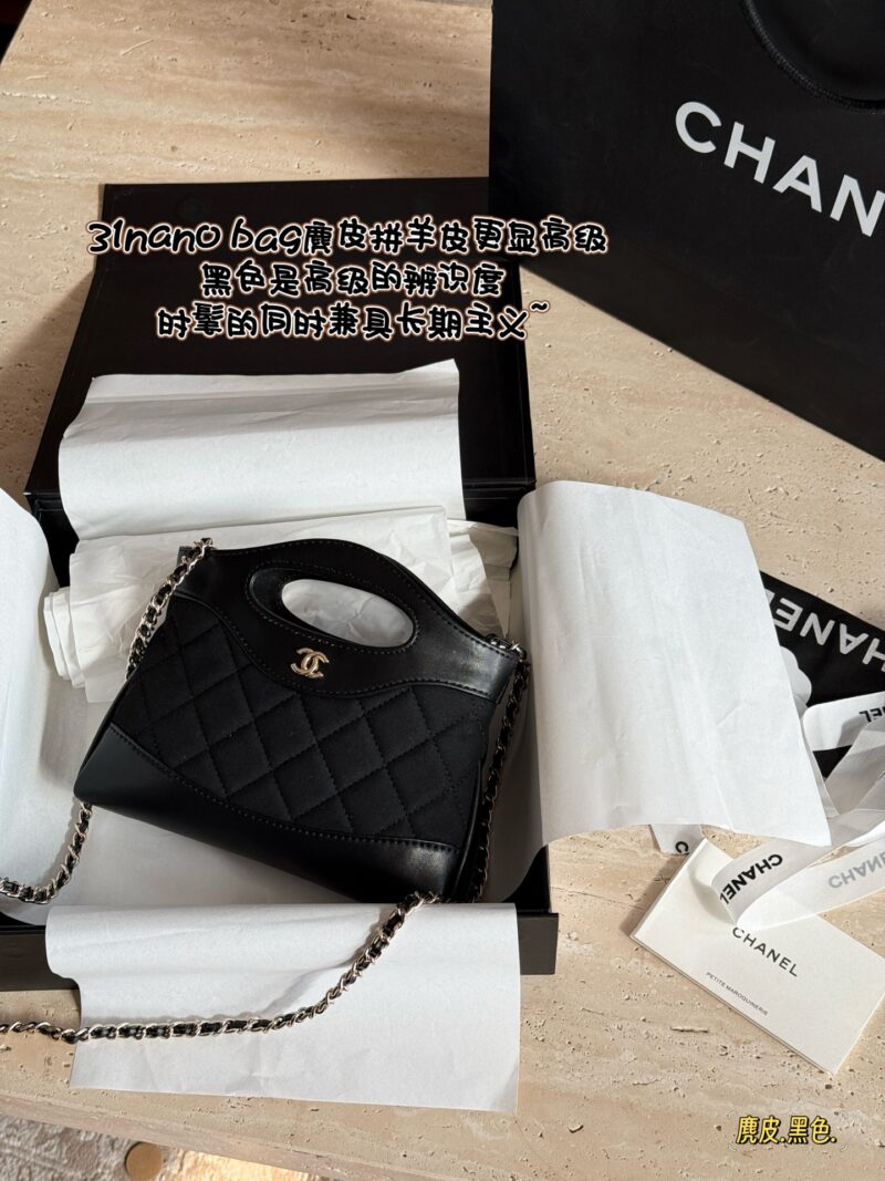 f4bbca6f28.jpg 200 boxes
size:22*14.5cm
Xiaoxiangjia's 23a is worth buying
Cute and lovely side scrolling 31 nano bag
Suede and sheepskin make it look more luxurious
Who can withstand this!
Xiaoxiang's true love fans must join!
A pack is hard to come by!