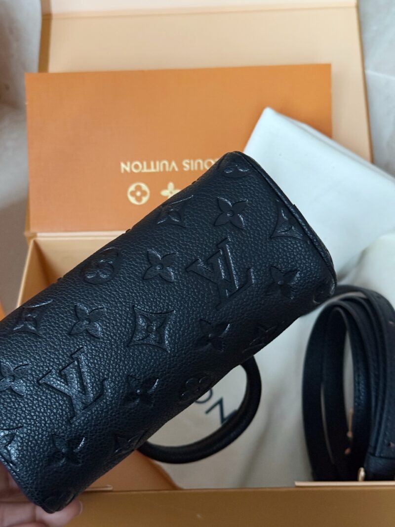 f4d6f4abe3.jpg 205 box
Size: 16 * 10cm (mini)
L Home Speedy Nano
Experience the joy of Nano together~
Carrying a small bag, I really love it, love it~
Search: Lv nano