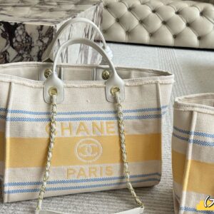 355 (same price for size)
Size: 38 * 30cm (large)
33 * 25cm (small)
Xiaoxiangjia 25C Early Spring Vacation Series
Marseille and the Sea
Arrange it! Arrange it!
This beach bag released this year is so beautiful!
People are already eagerly anticipating it!