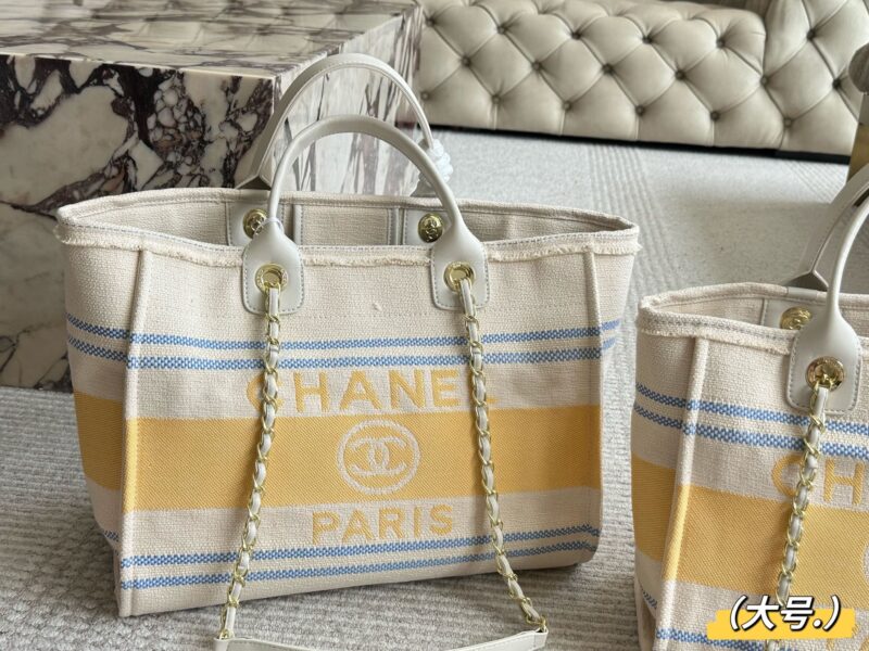 f559c09a04.jpg 355 (same price for size)
Size: 38 * 30cm (large)
33 * 25cm (small)
Xiaoxiangjia 25C Early Spring Vacation Series
Marseille and the Sea
Arrange it! Arrange it!
This beach bag released this year is so beautiful!
People are already eagerly anticipating it!