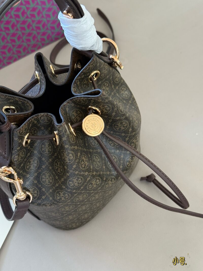 f5665be623.jpg 230, 240 with box
Size: 15 * 18.5cm (small size)
21 * 20cm (large size)
TB T monogram new bucket bag
Cocoa Limited Wealth Bucket, I love it, how about you?
It's really super comfortable!
Full marks for temperament!
The new product has added a hidden ...