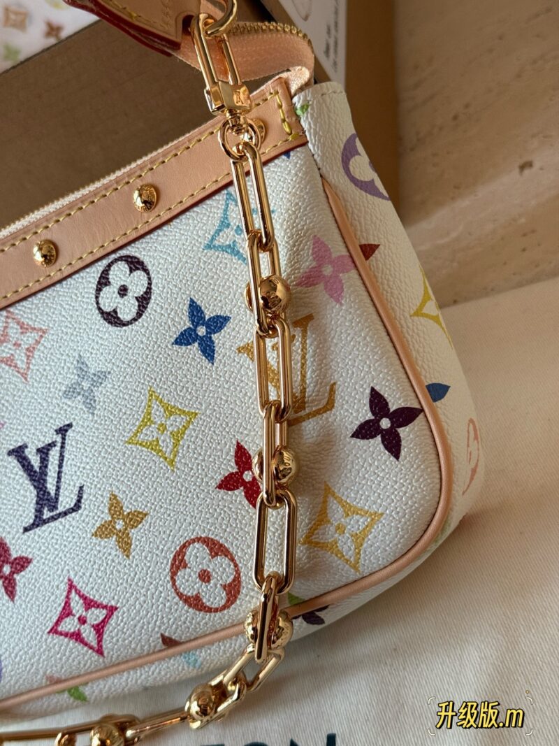 260 box upgrade version m
size：22*13cm
L Murakami Takashi | White Tri Color Mahjong Bun
Mahjong bag shoulder strap, armpit back looks great!
White tri color mahjong bag,
Who really sees who falls in love
The feeling of sinking at a glance upon seei...