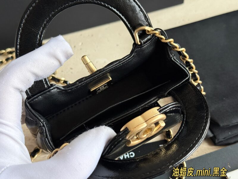 f5b9295e73.jpg 210 box
size:12.5*8.5cm
Xiaoxiangjia 23k Kelly Nano
The most beautiful 23k, the oil wax skin looks so good! I have the impulse to immediately drop the sa!
The new bag really smells great!
Leather quality (can't hold a phone)
