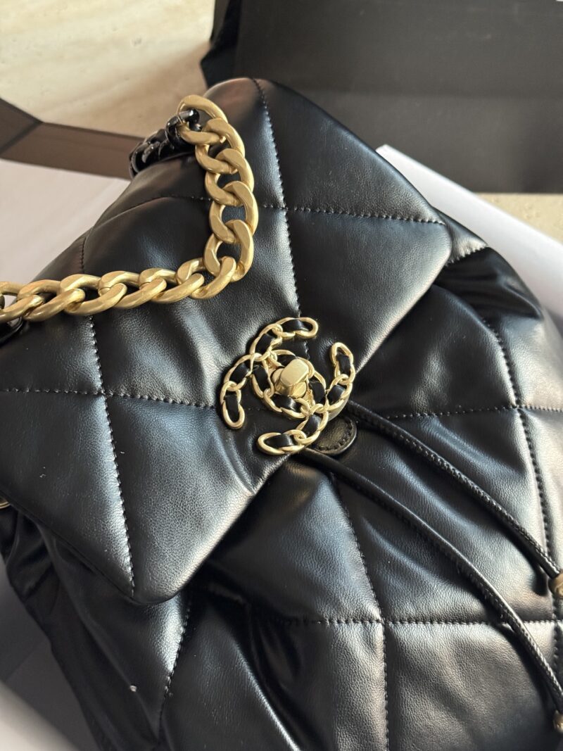 260 boxes
size：22*26cm
Chased and asked by passersby
Xiaoxiangjia 24c19bag backpack
The feeling of casual laziness
Soft feeling
Capacity is also manageable!