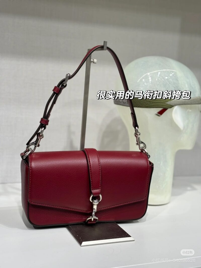 Gucci's new baguette bag