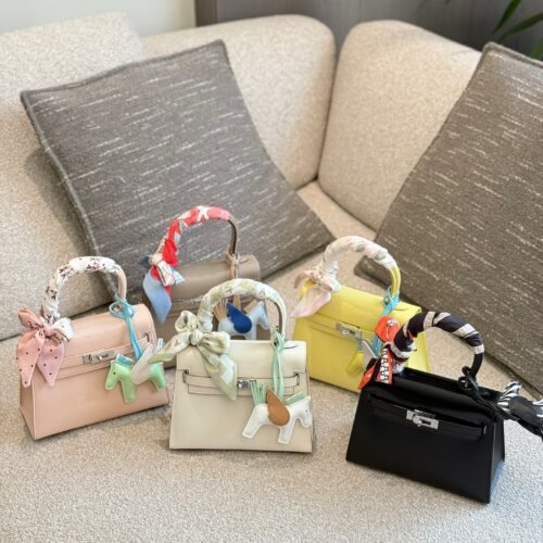 Exclusive Hermes Big Ears P375
Sichuan Super Popular Baby! Mini Kelly's' grandmother ', big ears that have been discontinued for more than 20 years! It's hard to find a package on the market. It's lucky to be able to recycle my wife. This time, we br...