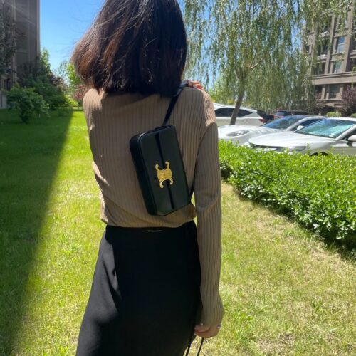 Celine Arc de Triomphe Underarm Bag | Upper Body Picture
The long delayed upper body image is here+
To be honest, it's truly fragrant+
This is just for the sake of observation. When it comes to the small body, the capacity is actually quite large
Bas...