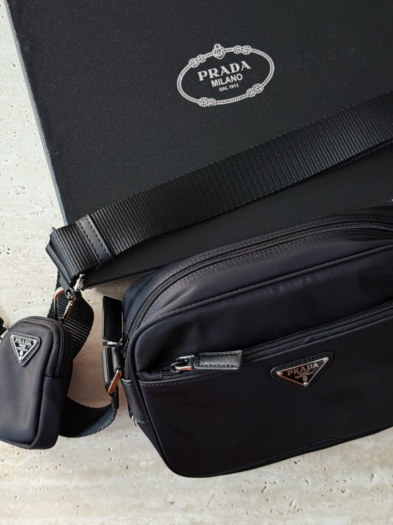f7844d8745.jpg 195 box upgrade version
size:24*15cm
Prad Men's Postman Bag -
Just the right size
Commuting is very useful!
Unparalleled premium
Search Prada men's bag