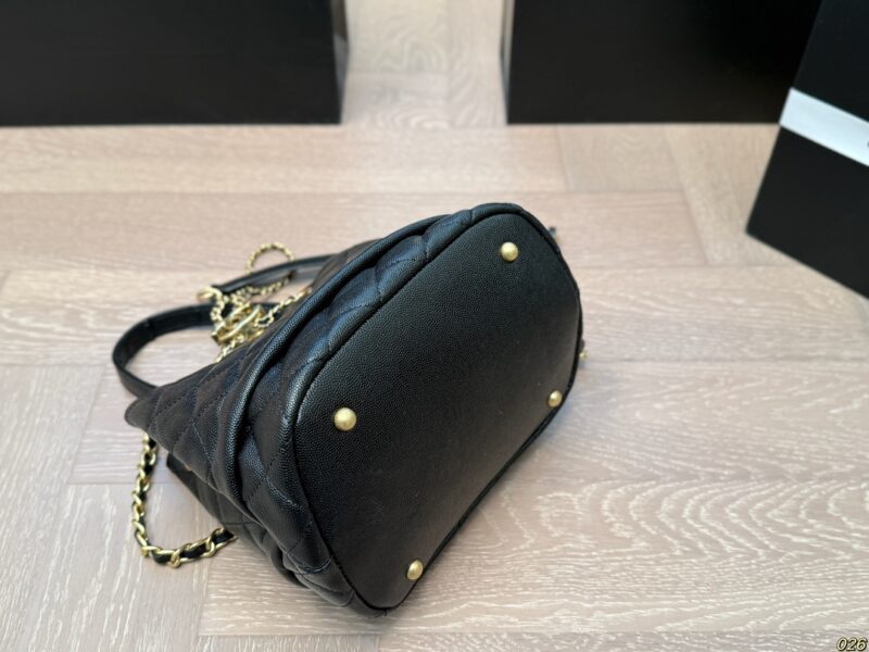 f84737bad2.jpg Counter gift box packaging
Chanel Chanel
Drawstring bucket bag, comfortable and classic
Show fashion while being more charming
Durable yet modern fashion
The daily preferred choice for elegant women
Size 20 16