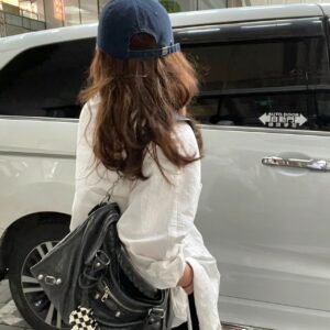 Balenciaga black silver motorcycle bag is so cool that tears come to my eyes. Balenciaga motorcycle bag is fashionable, cool and handsome. I love it
Even going to work on the street cannot stop it from exuding a charming and carefree feeling
It is de...