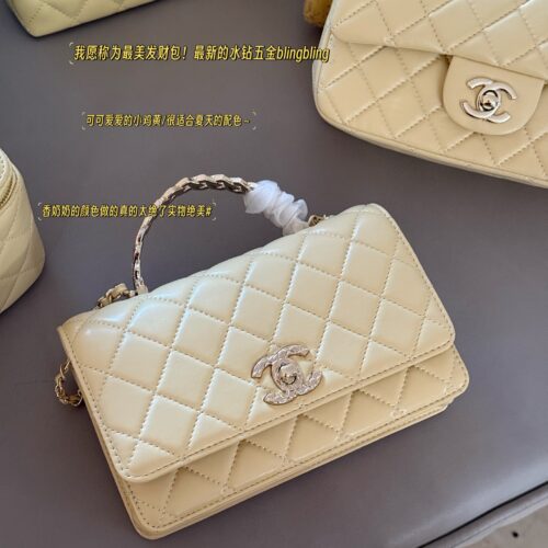 225 boxes
Grandma Xiang's color is really amazing/stunning
size：20*13cm
Xiaoxiang Family Wealth Bag
Woc Wealth Pack, can have
You must arrange for yourself
I heard that yellow is tender and attracts wealth