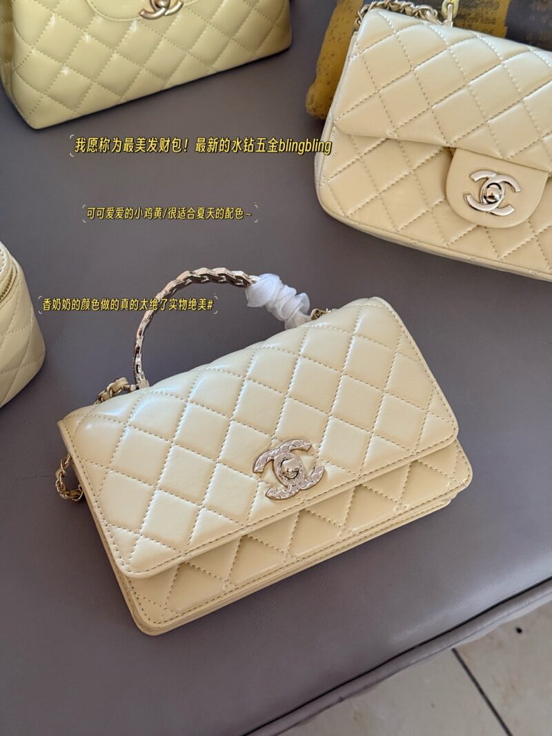 f878ab2fc7.jpg 225 boxes
Grandma Xiang's color is really amazing/stunning
size:20*13cm
Xiaoxiang Family Wealth Bag
Woc Wealth Pack, can have
You must arrange for yourself
I heard that yellow is tender and attracts wealth