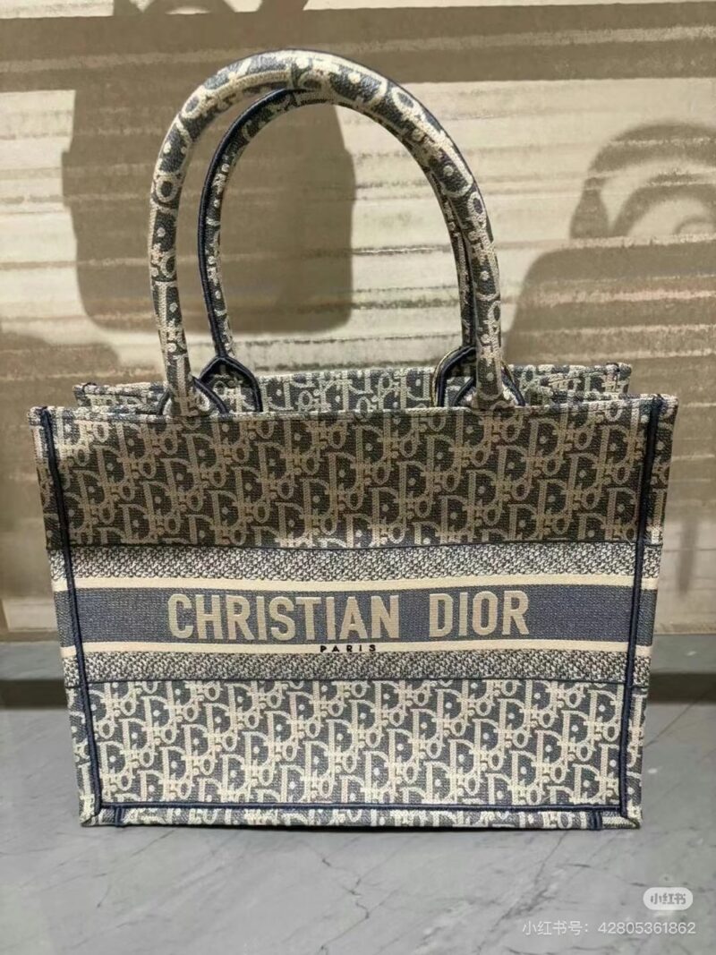 Dior's new color tote gray