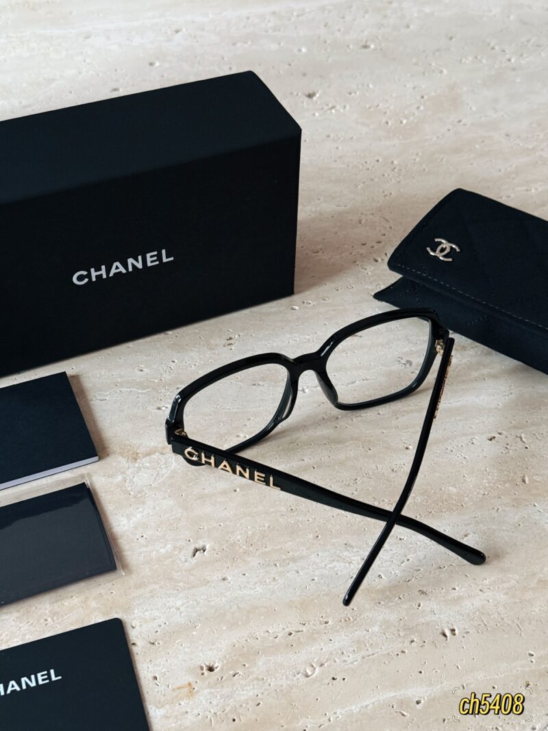 f8dfc56b1d.jpg 195 with packaging
A Miao Yi X Xiang Grandma ch5408 really pouts, making her face look small
Korean super hot Instagram blogger Fever Ye brings~"Classic fighter" black framed gold lettered yyds engraved in genes with relaxation
Search: Xiaoxiangjia B...