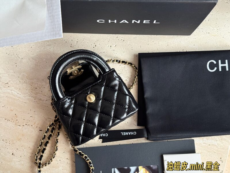 f8e5ebe7b5.jpg 210 box
size:12.5*8.5cm
Xiaoxiangjia 23k Kelly Nano
The most beautiful 23k, the oil wax skin looks so good! I have the impulse to immediately drop the sa!
The new bag really smells great!
Leather quality (can't hold a phone)