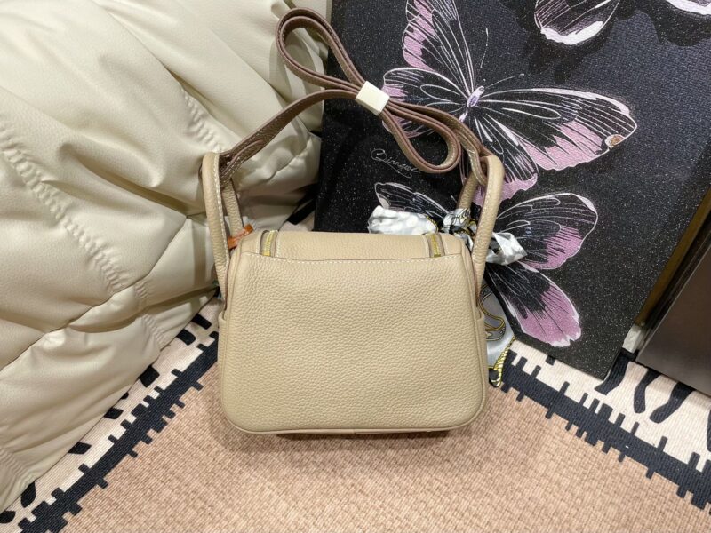 Folding box ? Airplane Box
Hot products, hot products, beautiful
Hermes Lindy Mini
Super versatile!
Size：19*12cm